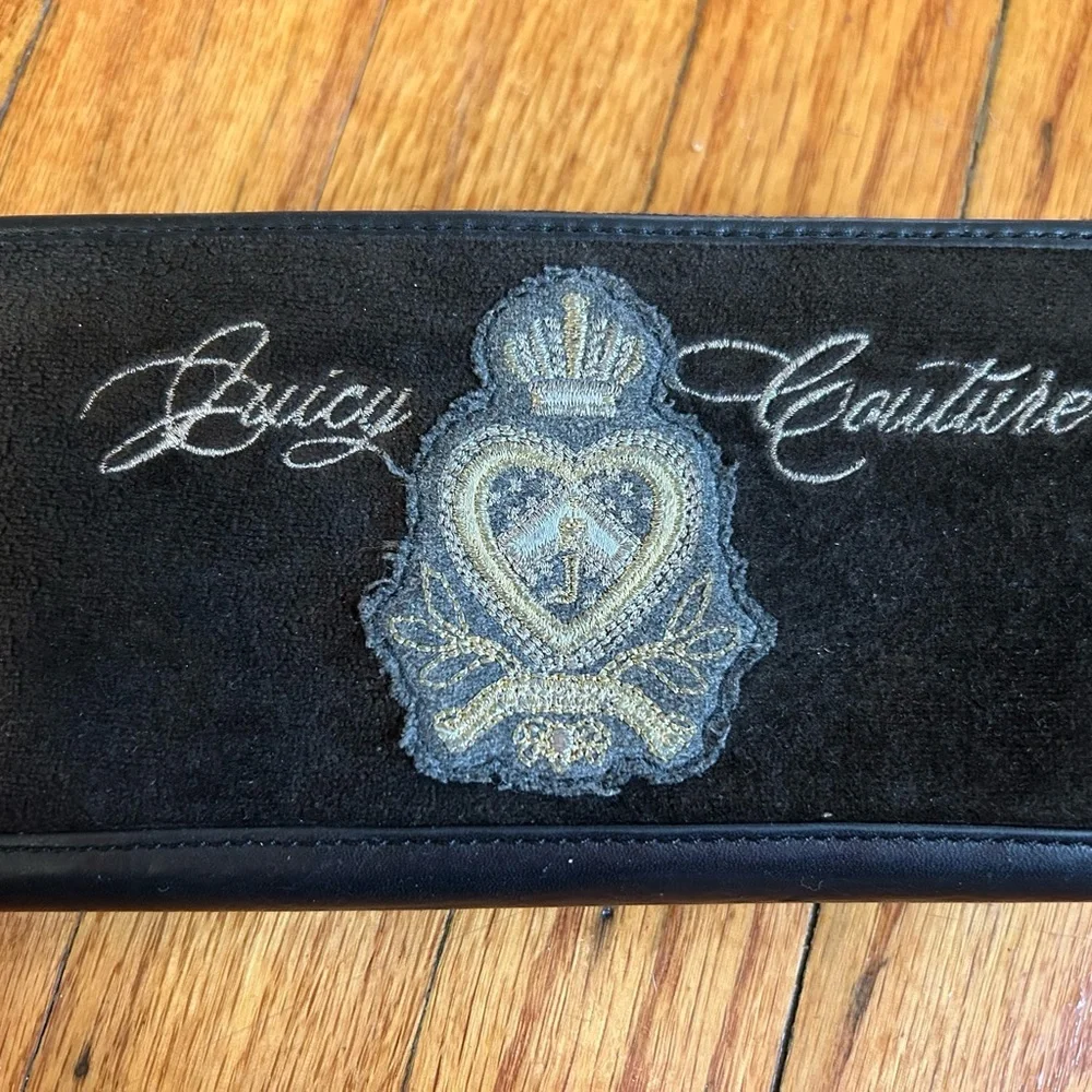 Vintage Juicy Couture Black Wallet Velour Charge It Embroidered Y2K‎ Zip Around